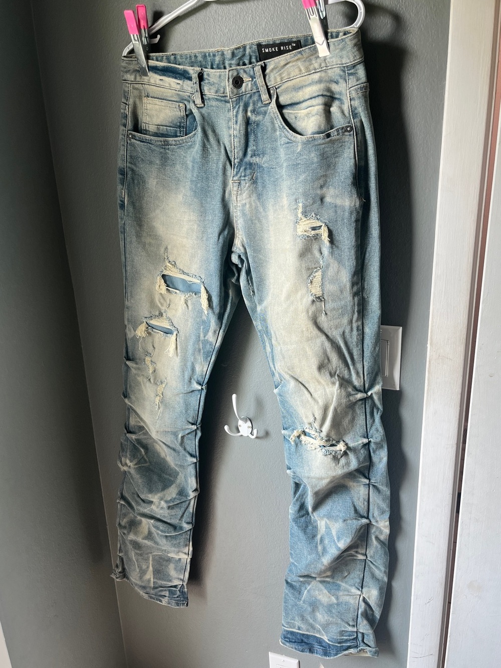 Men’s Smoke Rise Distressed Light Blue Jeans